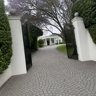 Granite cobble entrance