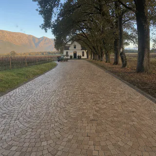 Tumbled cobble entrance